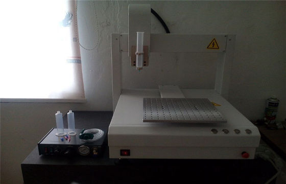 Macchina d'erogazione del robot della colla universale del silicone di asse di Benchtop 3
