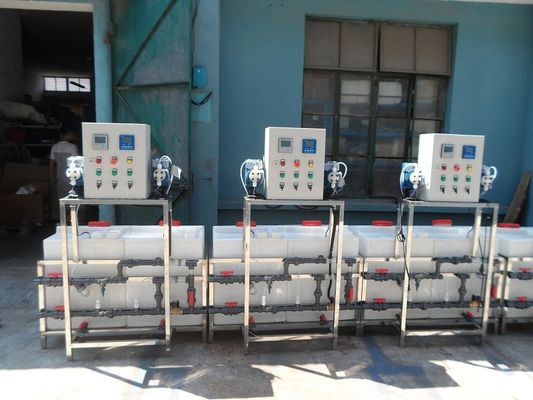 Sistema/attrezzatura di dosaggio chimici automatici per il trattamento delle acque, regolazione di pH