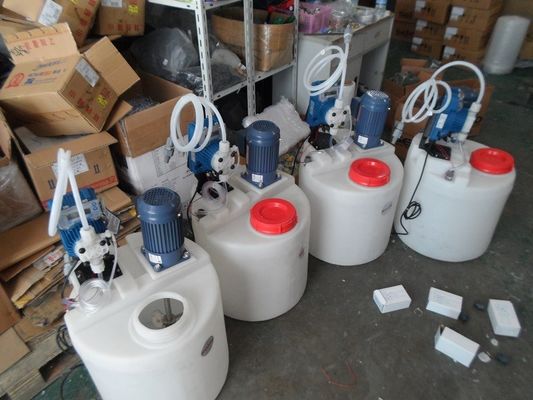 Sistema/attrezzatura di dosaggio chimici automatici per il trattamento delle acque, regolazione di pH