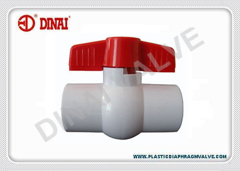 Valvola a sfera di plastica del compatto di perdita UPVC di flusso debole, estremità dell'incavo dell'ANSI/JIS/BACCANO