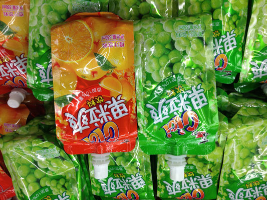 L'imballaggio su misura della gelatina sta sul sacchetto del becco in laminato plastico